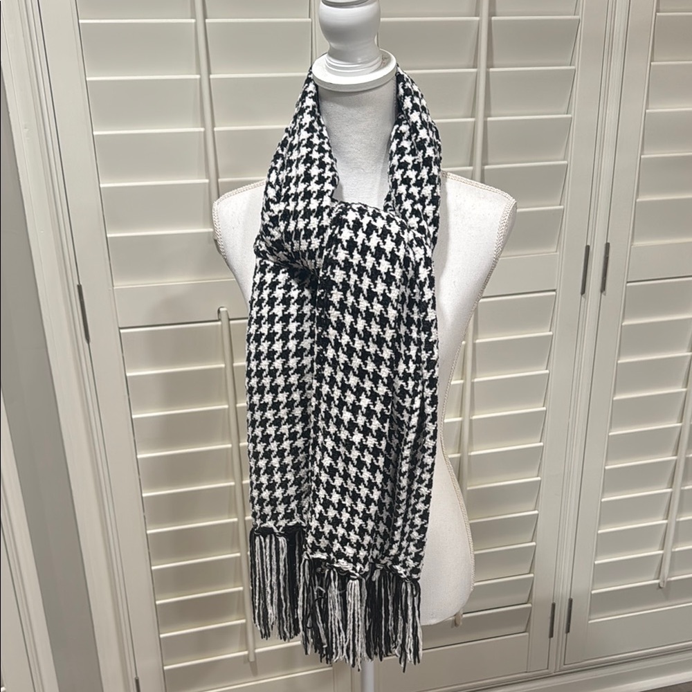 Black and White Houndstooth Scarf
